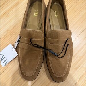 Zara Women's Tan Suede Loafers